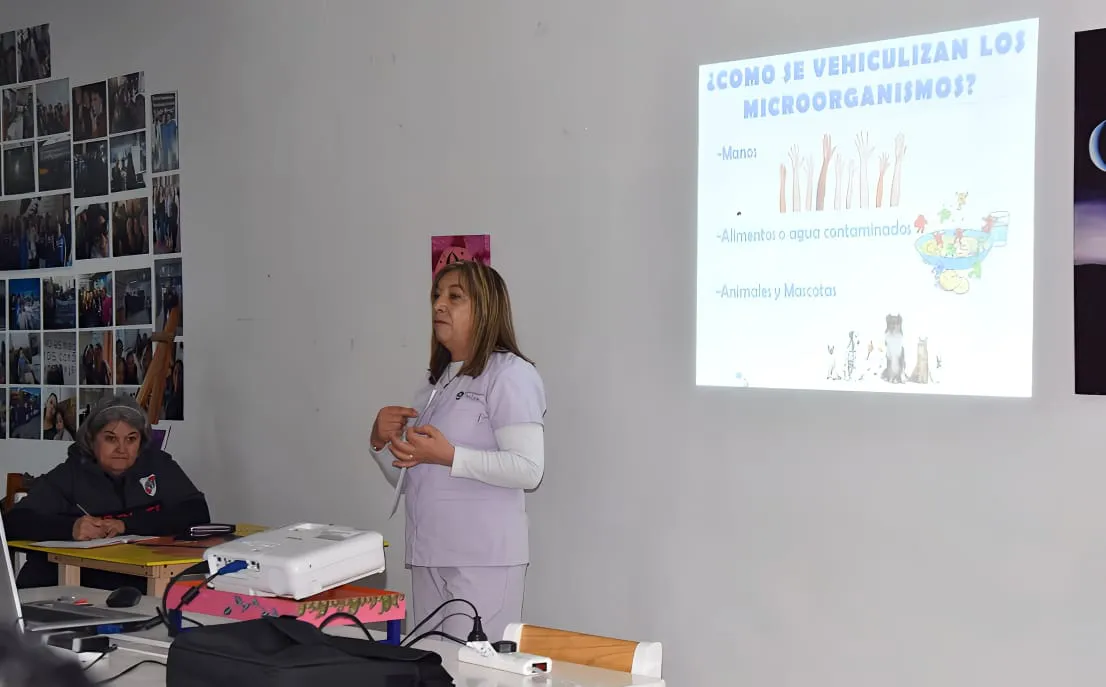 Capacitan a trabajadores de delivery