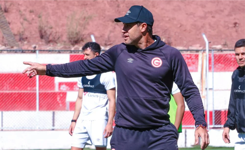 Sebastián Domínguez dejará Deportivo Garcilaso para asumir en el equipo santiagueño.