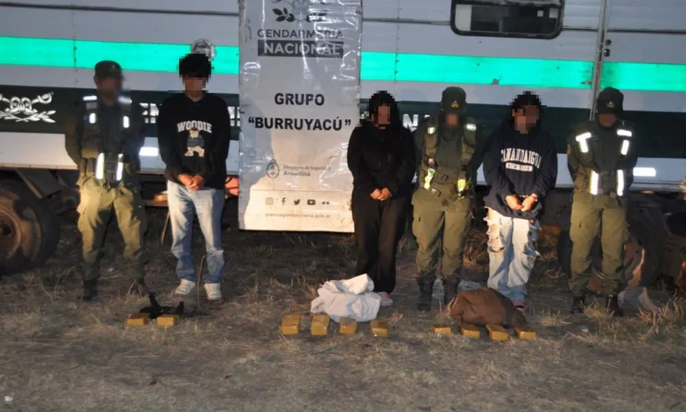 Pasajeros llevaban droga oculta entre sus pertenencias