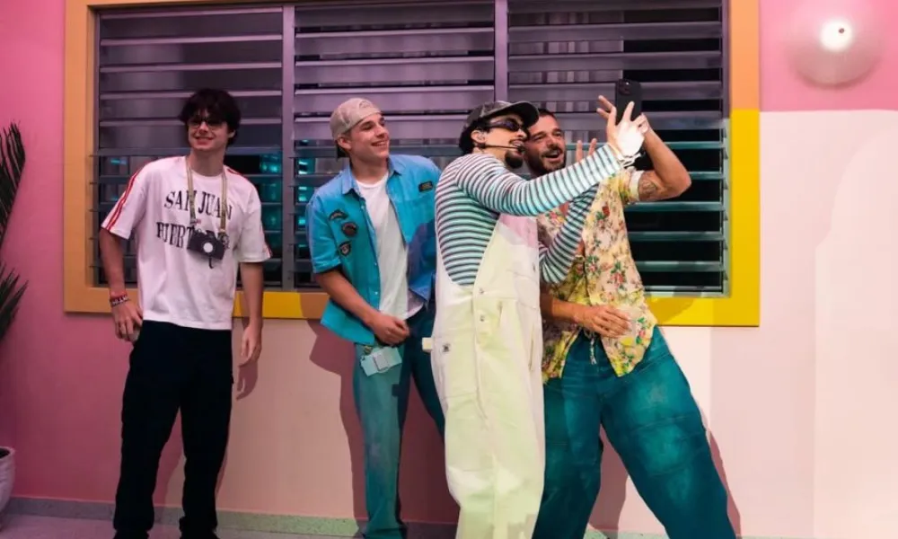 Ricky, sus hijos y Bud BUnny