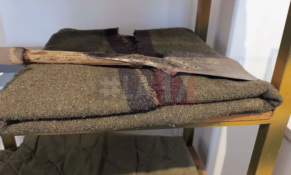 La17 en el Museo de Malvinas en del Centro de Veteranos Madryn 09