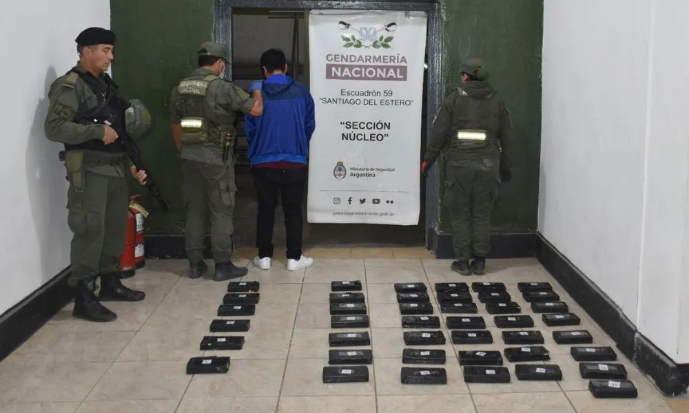 Descubren  43 kilos de cocaína ocultos en el tablero de un auto