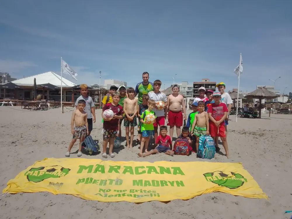 LOS CHICOS DISFRUTAN DEL VERANO EN LAS COLONIAS