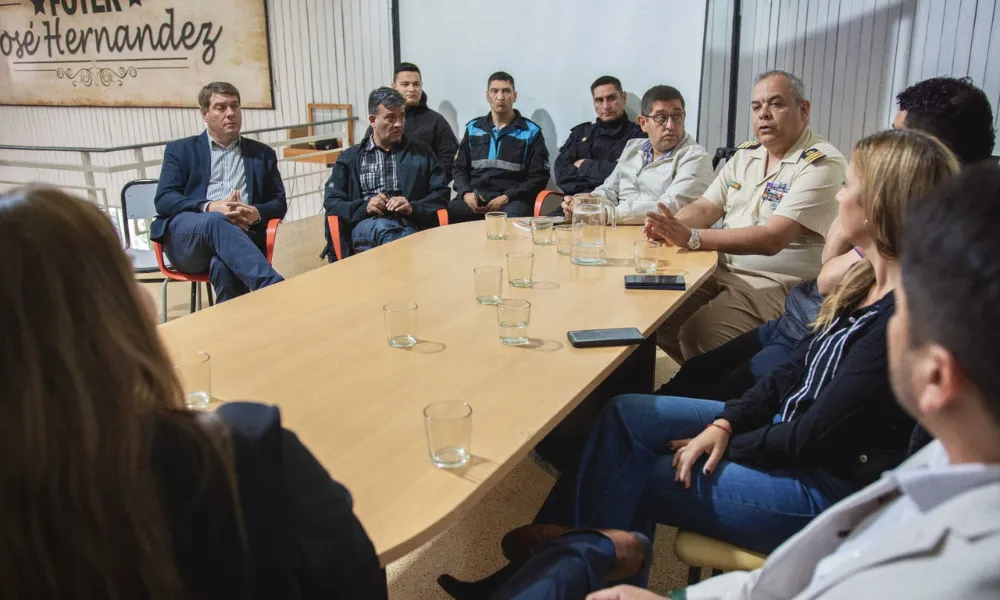 Refuerzan controles por langostinos