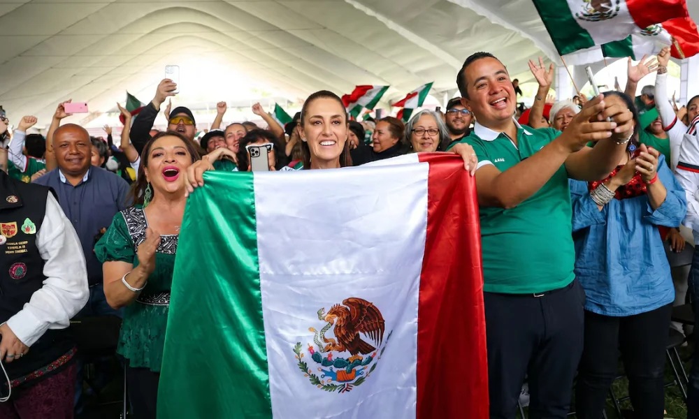 Claudia Sheinbaum observó el encuentro junto a la jefa de Gobierno de la Ciudad de México, Clara Brugada.