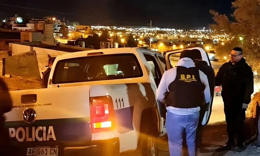Detenido en Comodoro imagen reeditada digitalmente por LA17