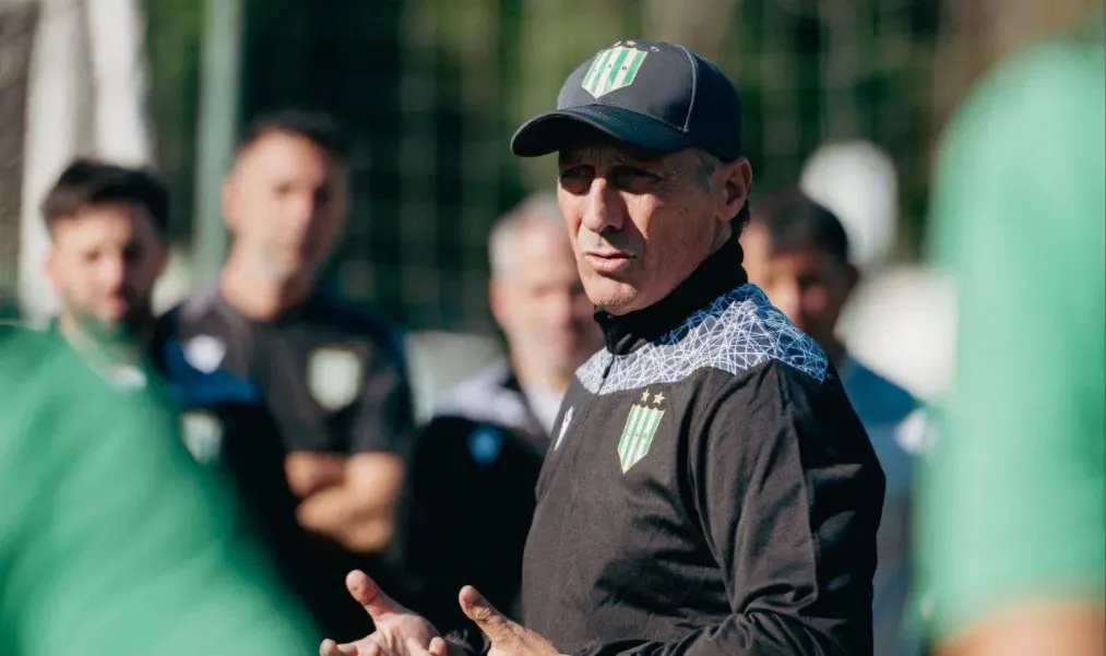 El técnico de Banfield contó que fue víctima de un fraude inmobiliario