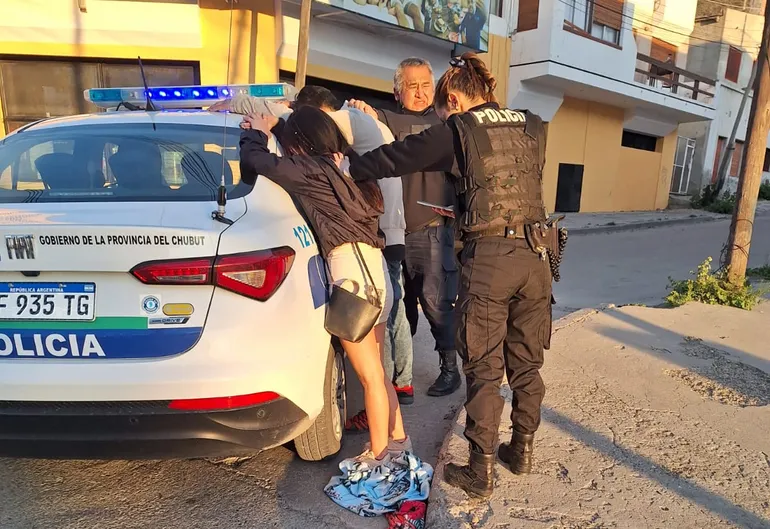 Jóvenes detenidos en la madrugada