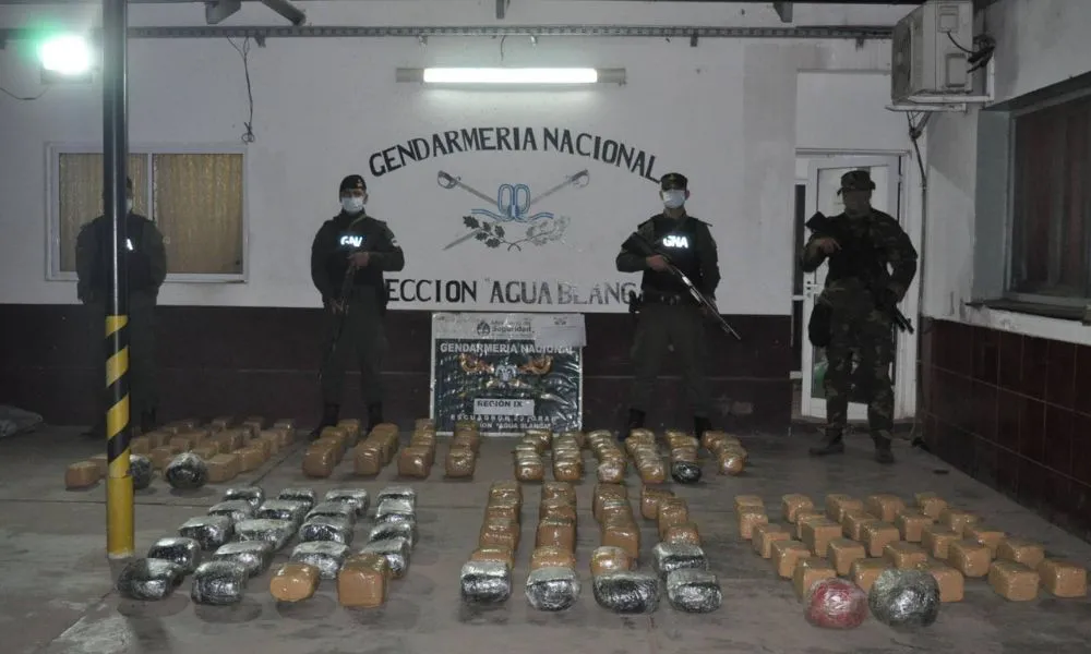 Narcos detenidos en Salta tras fuga fallida con más de 175 kilos de marihuana