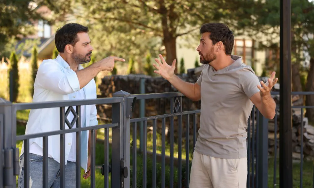 Pelea de vecinos imagen ilustrativa fuente Freepik