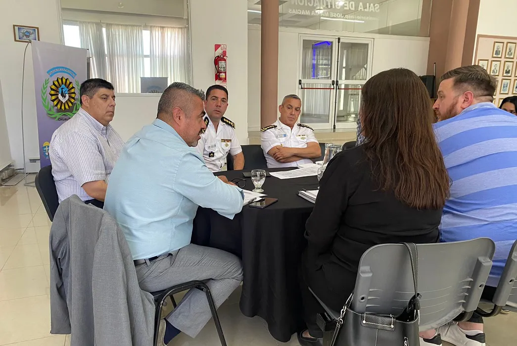 Reunión entre el COBIPOL y autoridades de provincia
