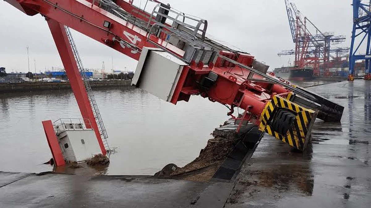 Derrumbe parcial en un sector del puerto de Dock Sud. Foto ComexLatam