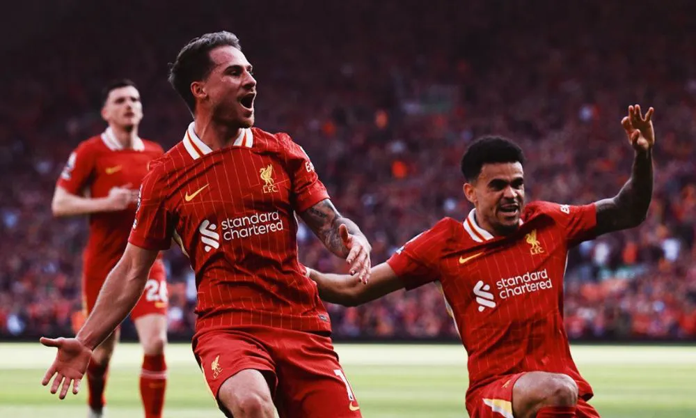 Mac Allister celebra un gol con el Liverpool