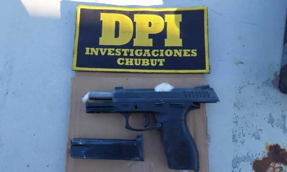 Arma policial hallada