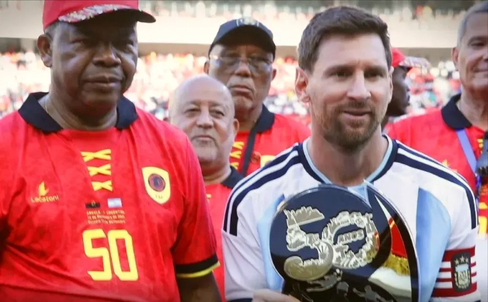 Argentina venció 2-0 a Angola en Luanda