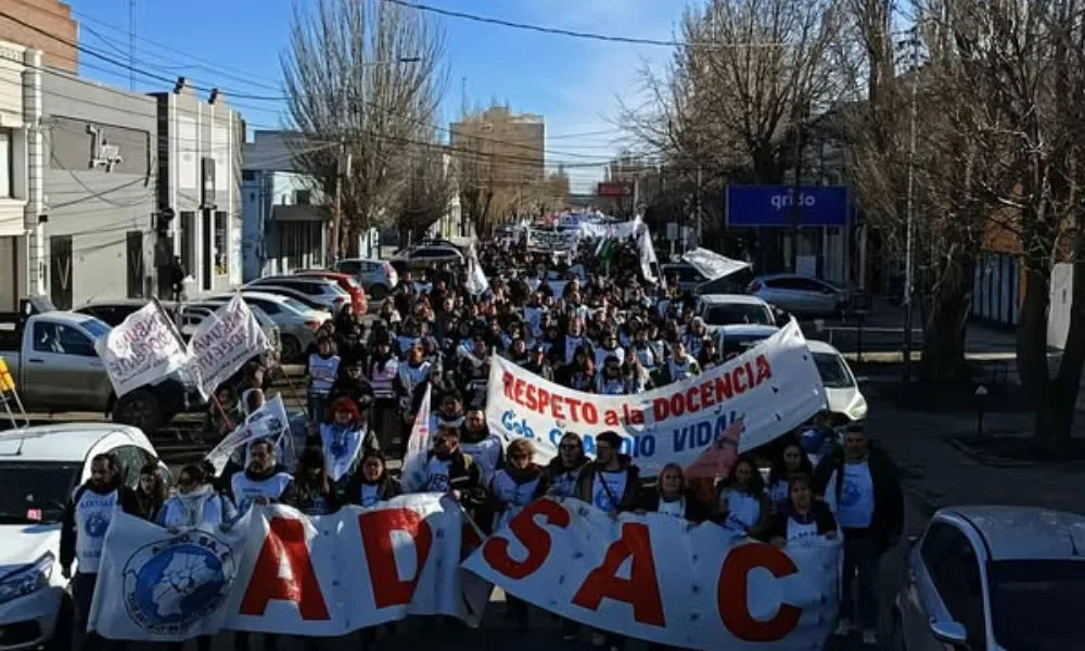 Movilización docente en Santa Cruz foto Oscar Muñoz X