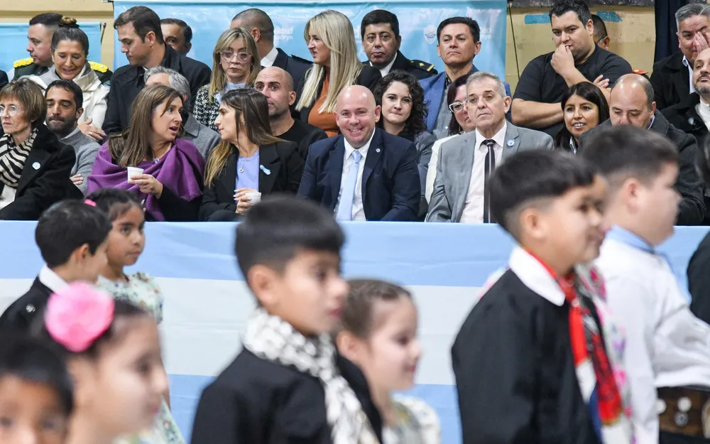 El intendente Gustavo Sastre y autoridades provinciales