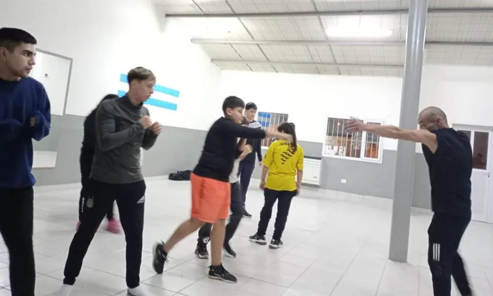 Clases de boxeo en el barrio Pujol 2 