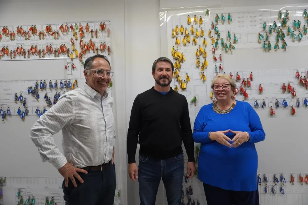 El secretario de salud Sergio Wisky recorre la obra del nuevo Hospital