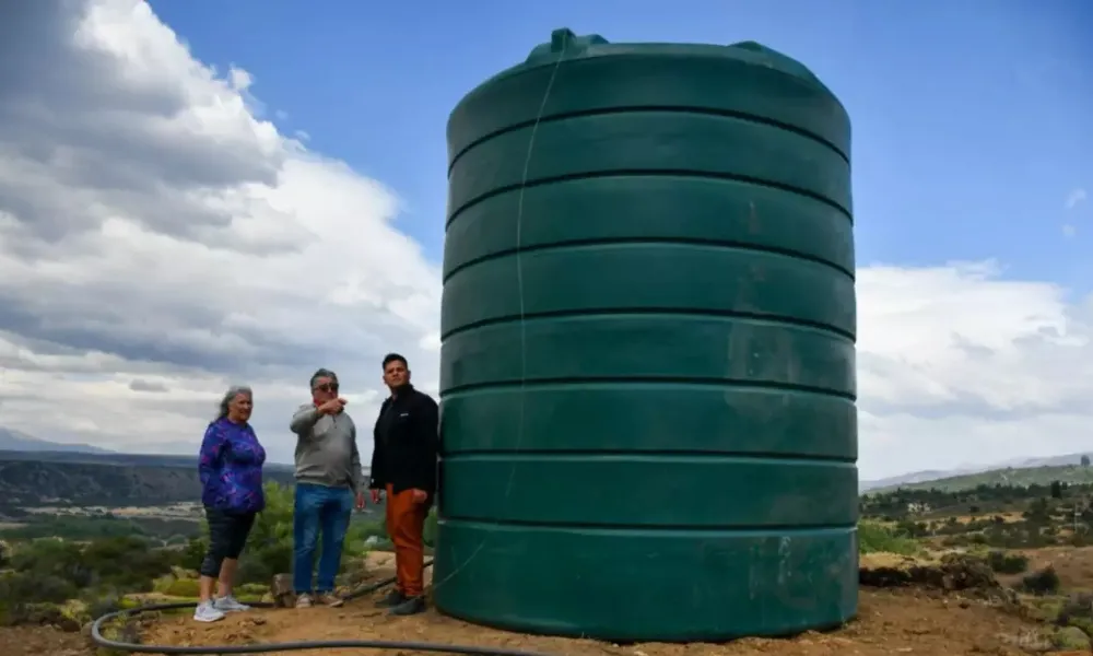 colocación de tanques en Alto Río Percy