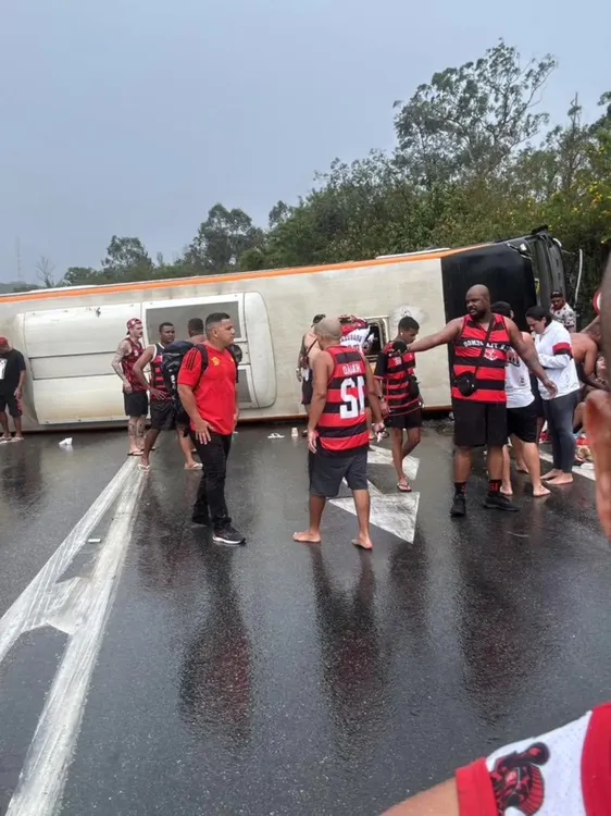 El viaje hacia Buenos Aires terminó en tragedia para un grupo de hinchas de Flamengo. 2