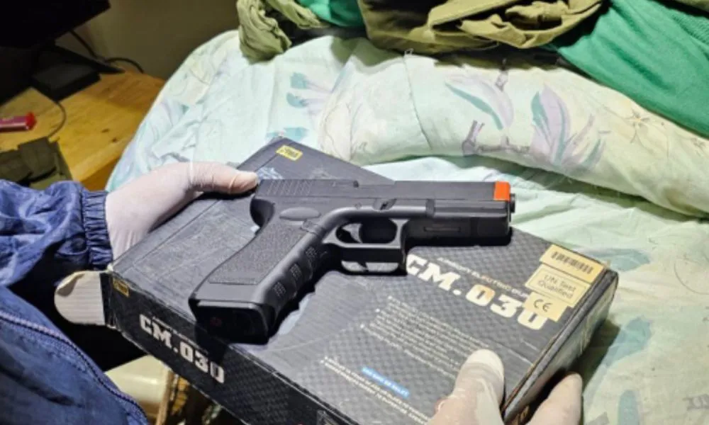 Arma secuestrada en la casa del adolescente