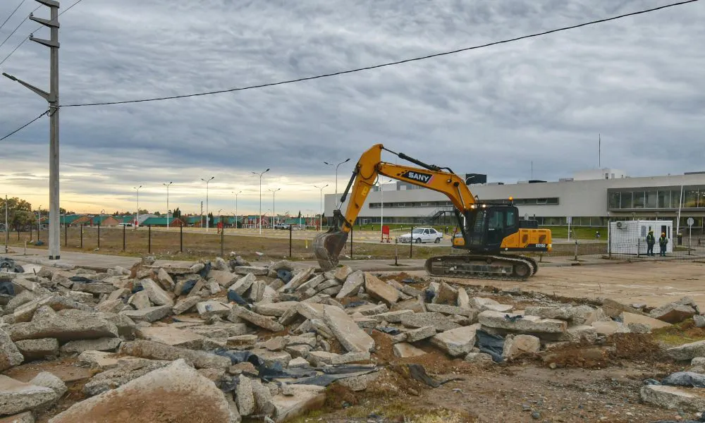 Obras en el acceso al nuevo hospital de Trelew