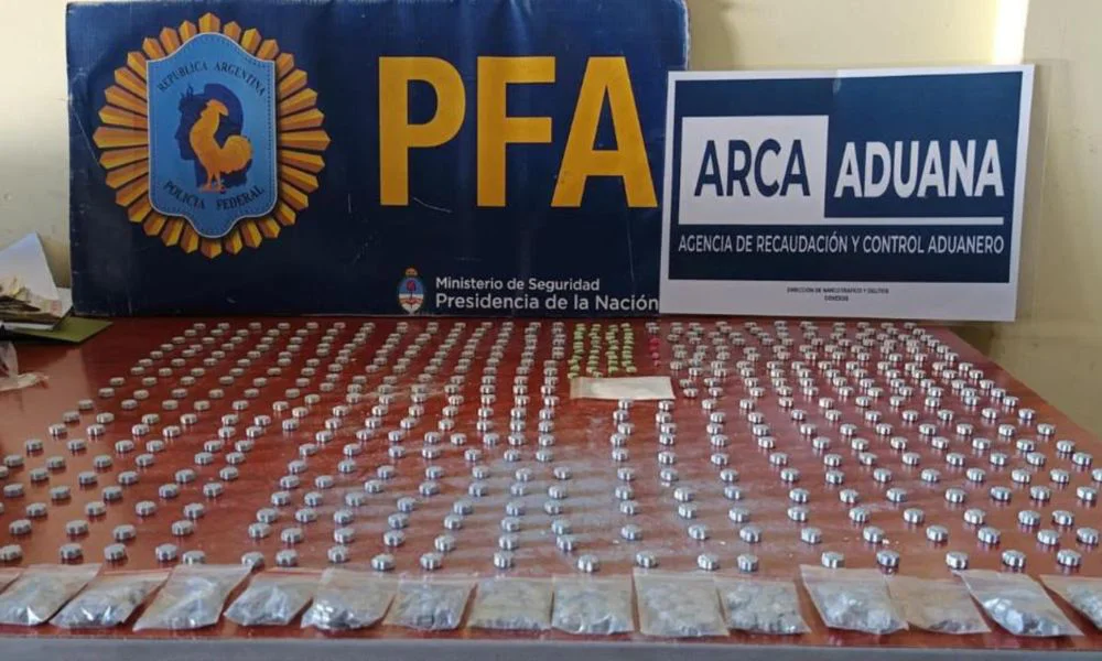 Secuestran drogas sintéticas y dinero en operativos federales
