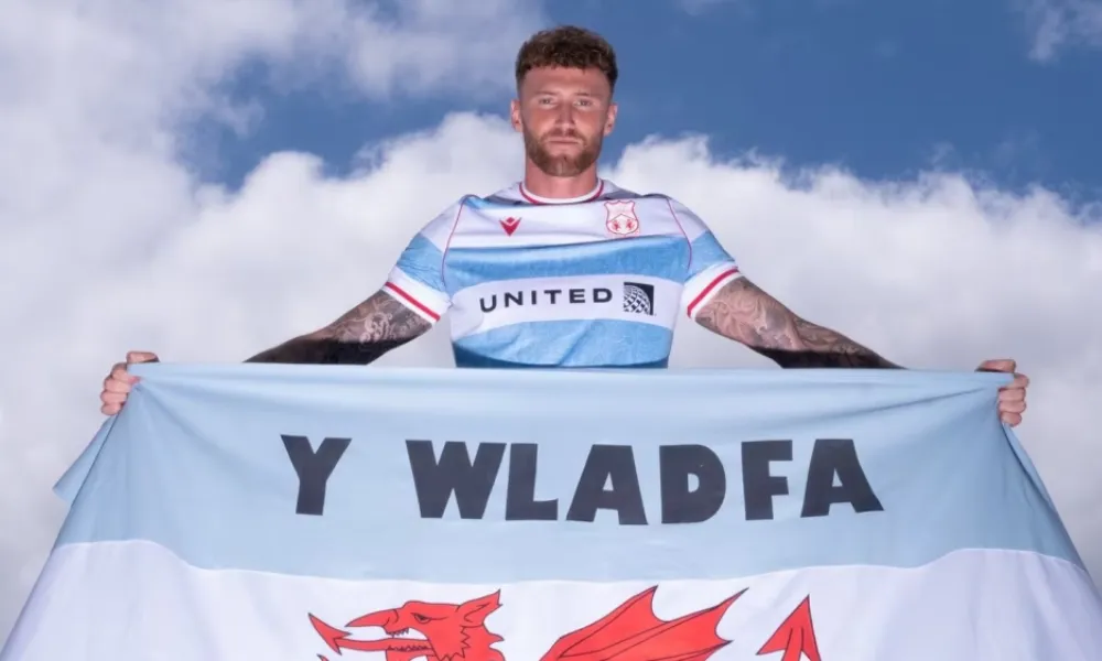 club galés lanzó una camiseta inspirada en la Argentina