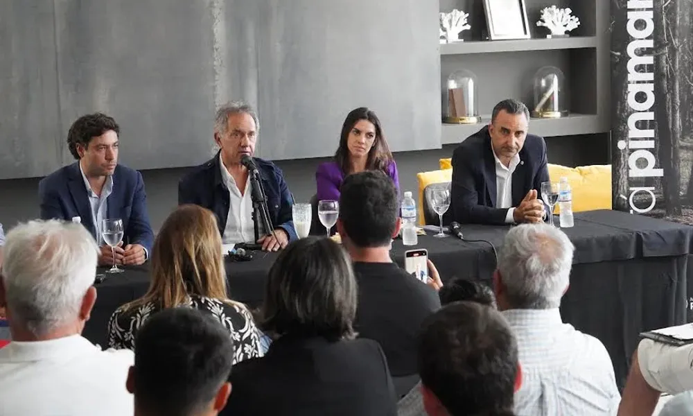 Scioli con hoteleros de Pinamar