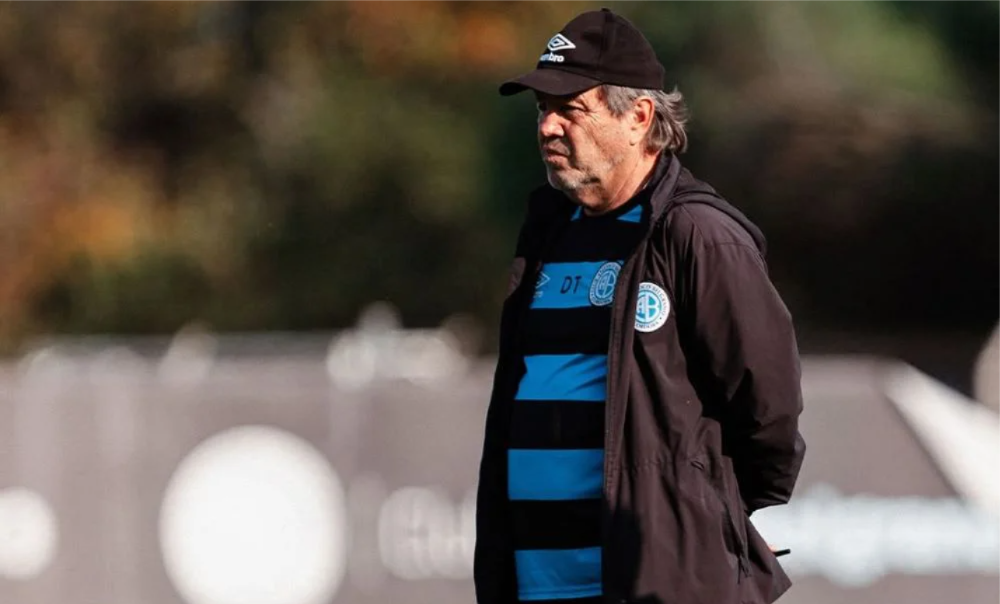 Ricardo Zielinski DT de Belgrano ante Rosario Central.