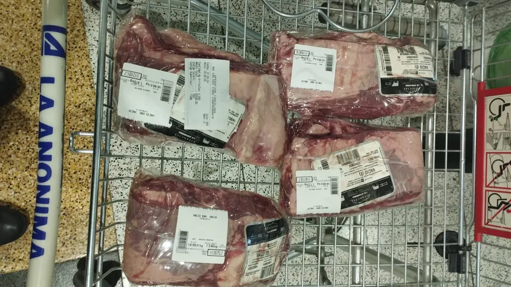 Robo carne del supermercado