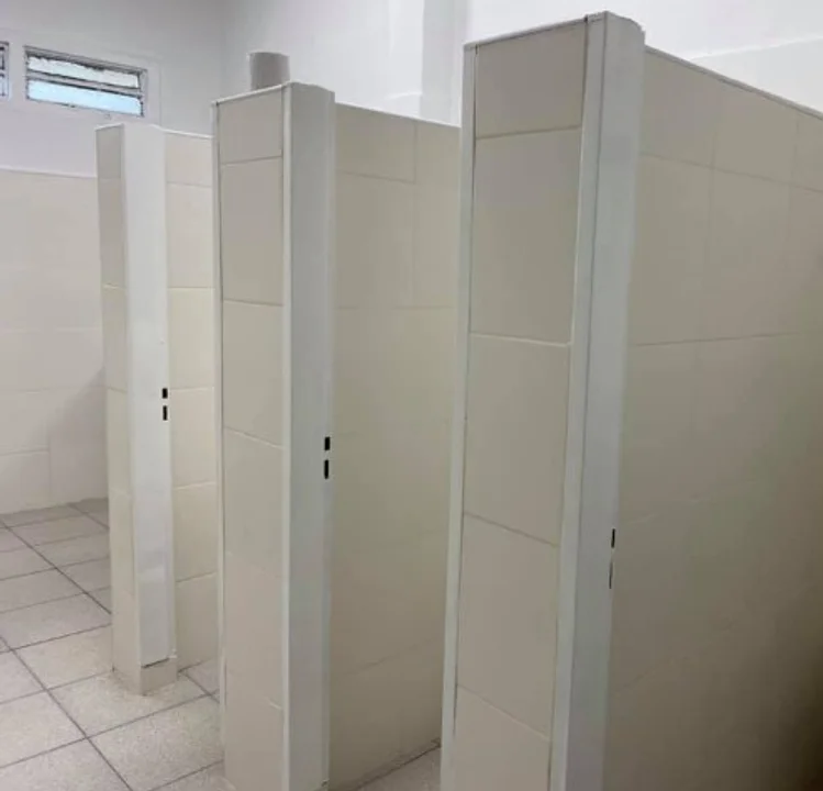 Feto en baño mujeres esc Rio Gallegos