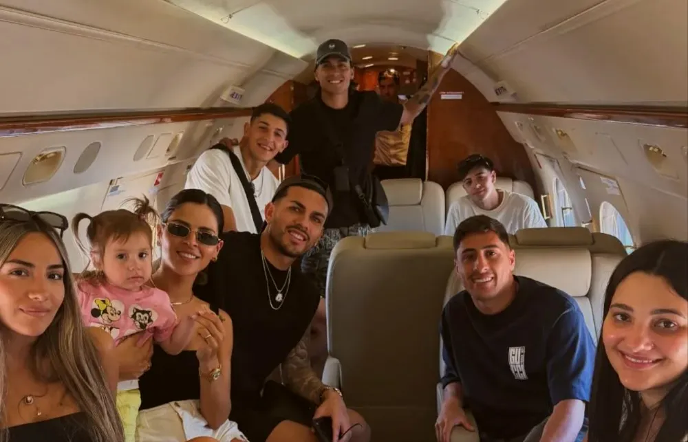 Varios futbolistas del Xeneize se trasladaron en jet privado para asistir al casamiento