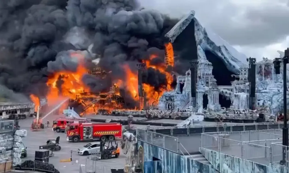 Incendio en Tomorrowland (1)