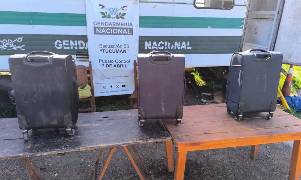 Transportaban droga en valijas con dobles fondos
