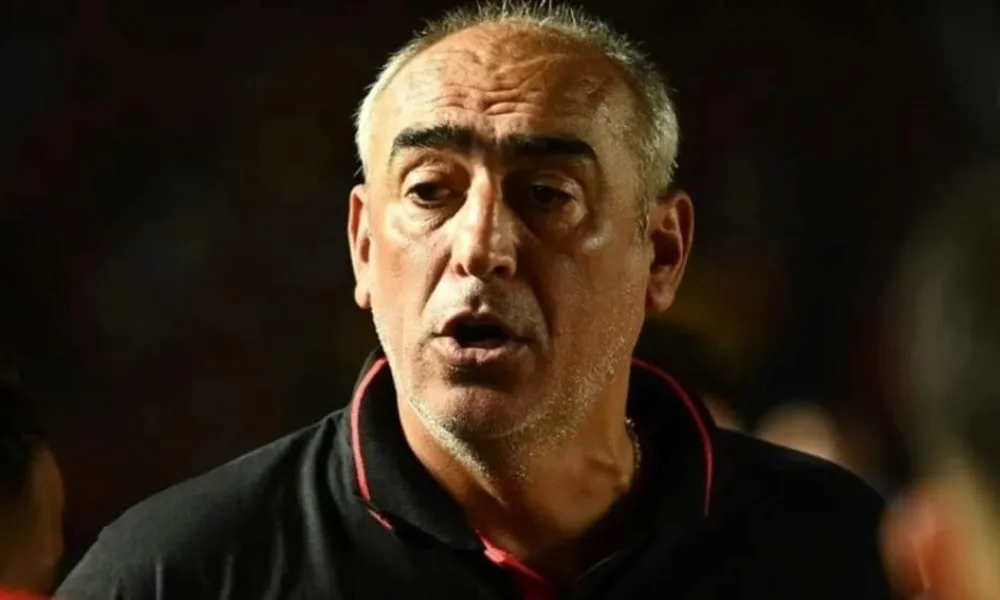 Delfino no es más el técnico de Colón