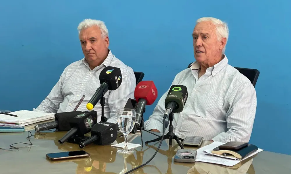  Matías Bourdieu, y el ingeniero Osmar Scoltore