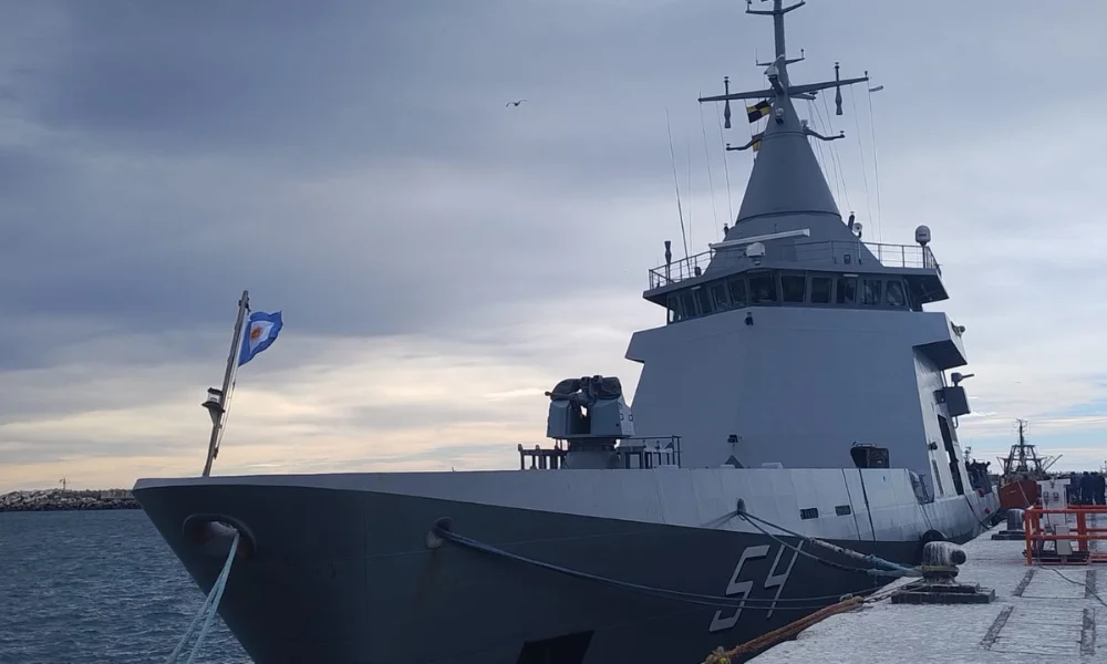 buque de la Armada en Comodoro