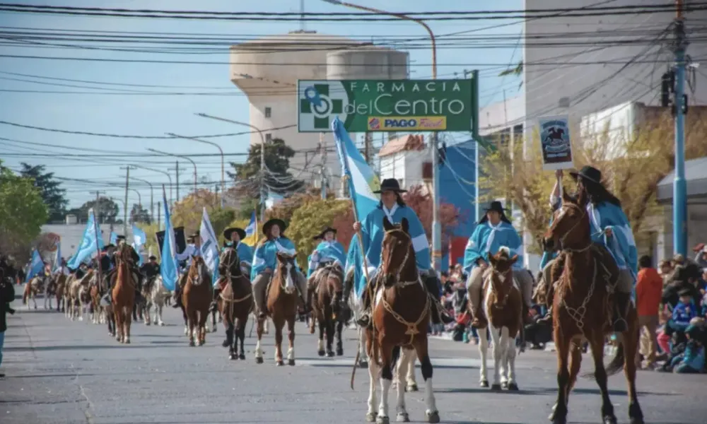 Desfile aniversario de Rawson