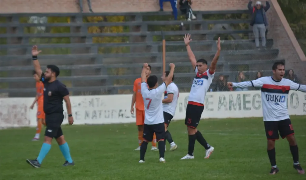 Con goles de Vázquez y Fernández, el Rojinegro venció 2-1 a J.J Moreno y se ilusiona en el Apertura
