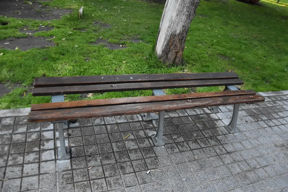 La municipalidad trabaja en reparar daños en la plaza  Independencia