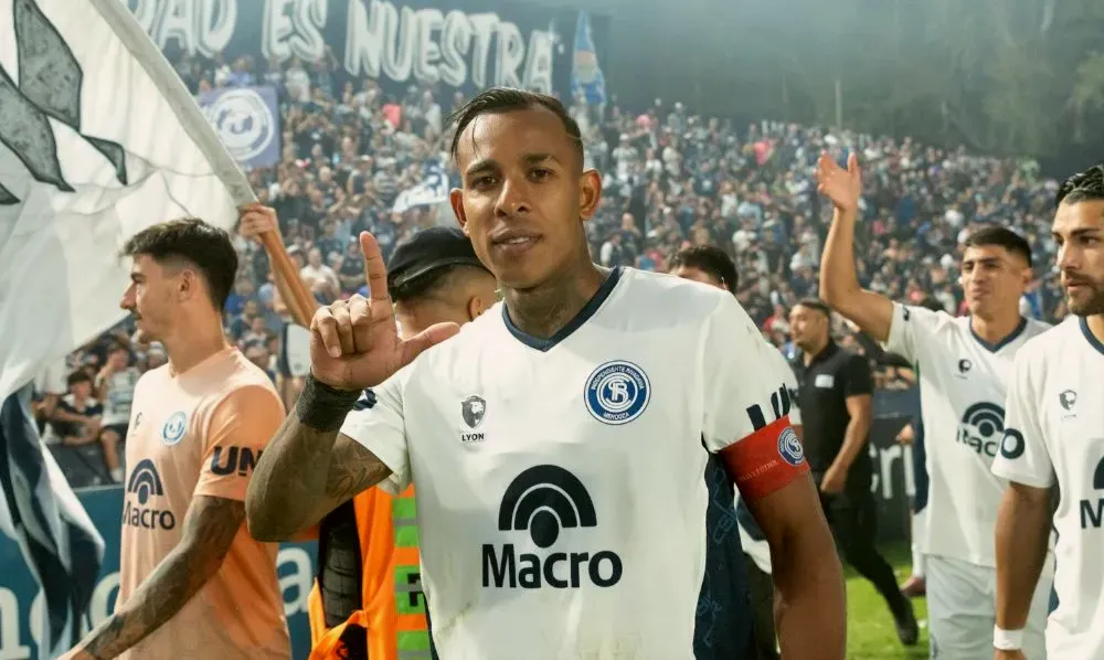 El delantero colombiano publicó un mensaje de despedida en Instagram