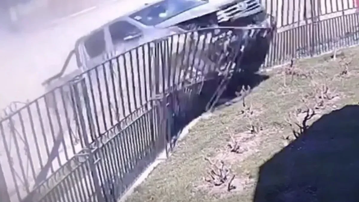 Camioneta chocó contra una casa