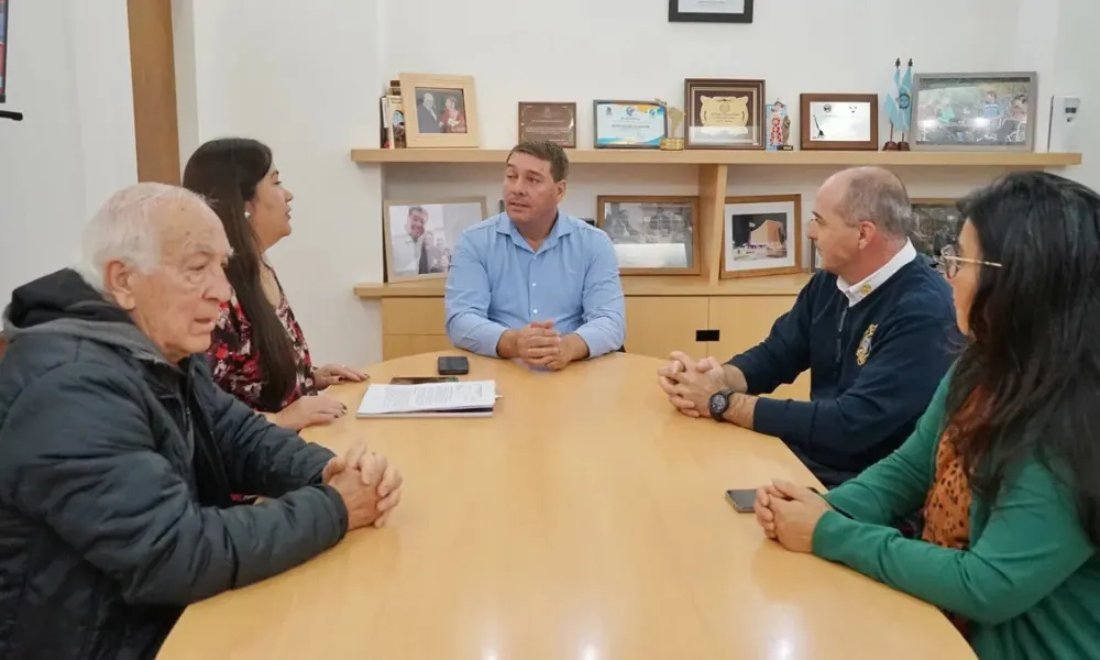Reunión entre el Municipio y bomberos de Rawson