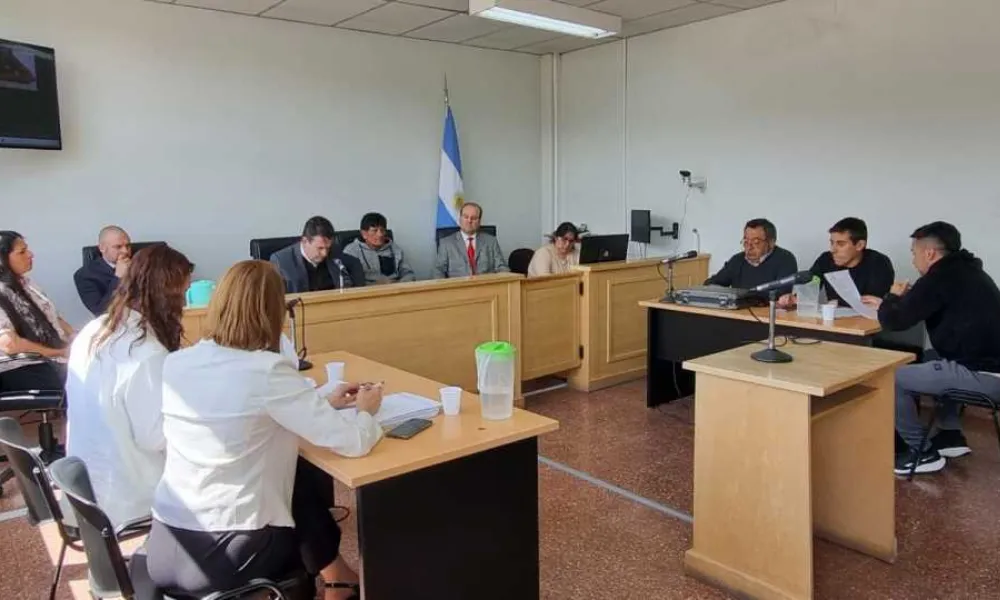Audiencia a policía de Esquel