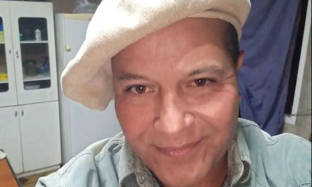 Hombre acusado de someter a una mujer que viajó desde Canadá