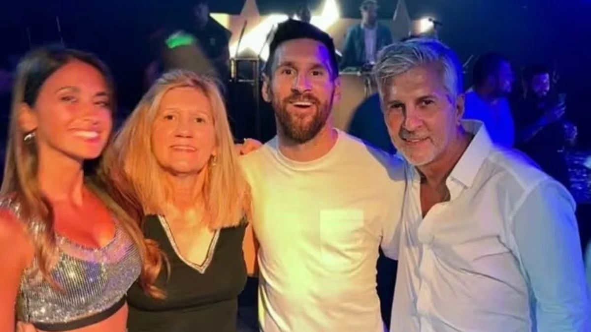 Antonela Roccuzzo y la familia Messi (Universo)