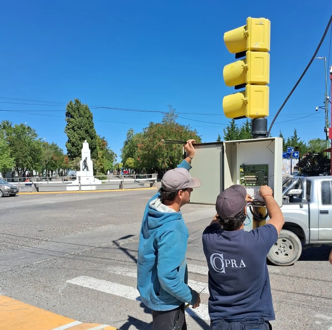 Precaución al circular por las calles cercanas a la Municipalidad de Rawson