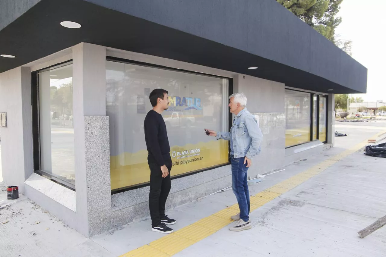 Gustavo Sosa y Gustavo Zorilla recorrieron la Ofincia de Informes Turísticos
